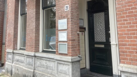 Entree van Huisartsenpraktijk Sarphatipark Amsterdam