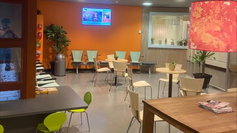 Wachtruimte met narrowcasting van Wachtkamerschermen®